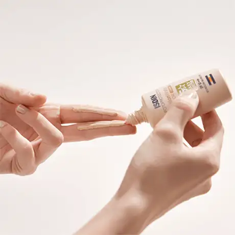 کرم ضد آفتاب ایزدین مدل Fusion Water MAGIC LIGHT SPF 50+ حجم ۵۰ میل – محافظت بالا با جلوه طبیعی و سبک