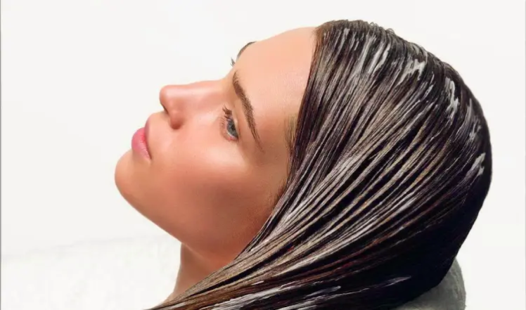 راهنمای جامع مراقبت از مو: انواع ماسک‌های مو و مزایای ماسک‌های داخل حمام